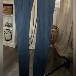 Woman’s Fabletics leggings